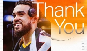 上赛季场均10+5！太阳官方晒图感谢泰厄斯-琼斯！