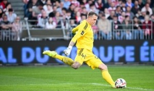 九游体育APP-天空体育：维拉接近签下布雷斯特门将比佐特，将担任球队二号门将