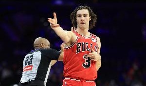 九游体育官网-比肩传奇！公牛队史上单赛季5+次三双的球员：乔丹 基迪