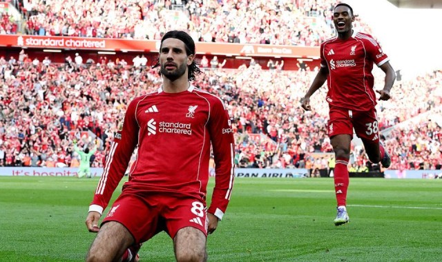 九游体育-最帅8号让红军忘记阿诺德！客串右后卫连场封神 世界波绝杀获MVP